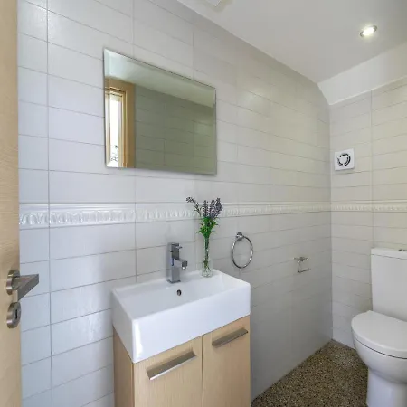 Picture Renting Your 5 Star With Beautiful Private Pool, 1525 *